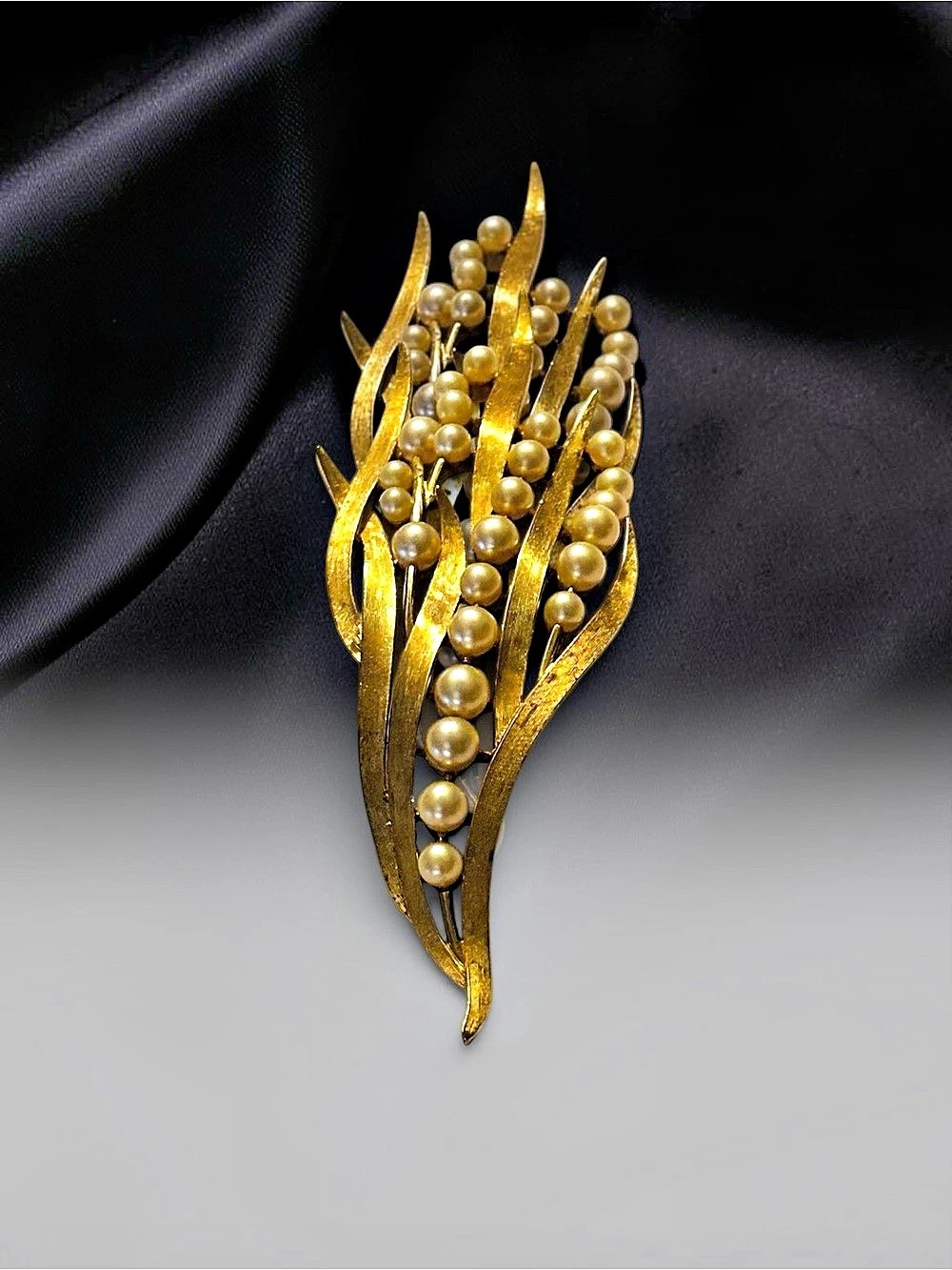 Trifari Vintage Crown Wheat Sheaf & Faux Pearl Brooch